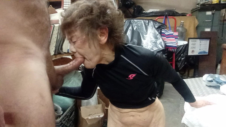 Cock Sucking Granny: Vovó adora chupar pau todos os dias