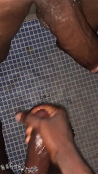 Anulingus, une fille se fait baiser par mon demi-frère