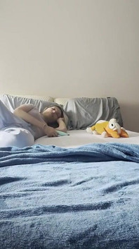 Il mio migliore amico mi insegna come succhiare la figa e ha un orgasmo