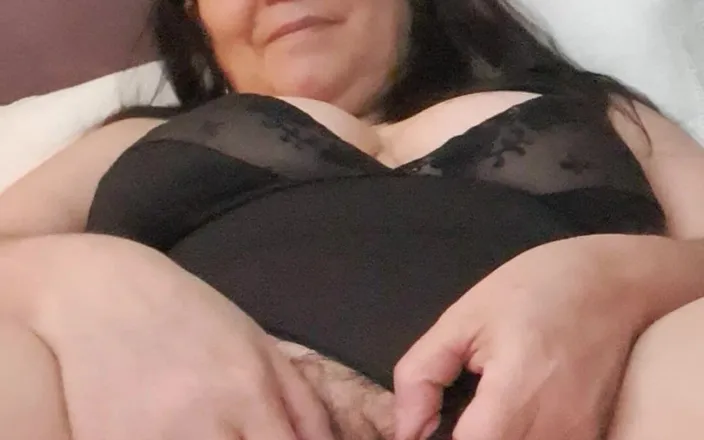 Mommy big hairy pussy: MILF's Pussy Is Fat and Hairy Swallowing