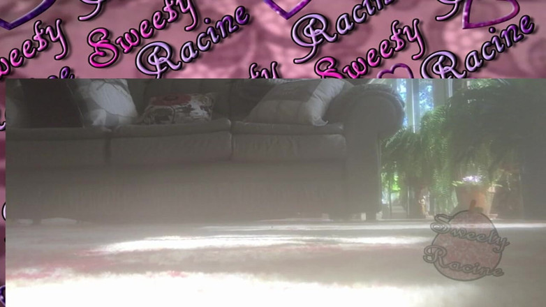 Sweety Racine: Giant SSBBW feet walking