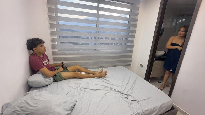 katyJay: 큰 엉덩이 새엄마의 속옷을 보고 자위하는 배다른 아들 그리고 그들은 결국 좋은 섹스를 하게 될 것입니다.