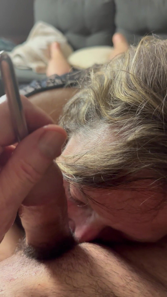 Bonewizzard69: Bonemaiden impara a usare la verga sounding sul cazzo del...