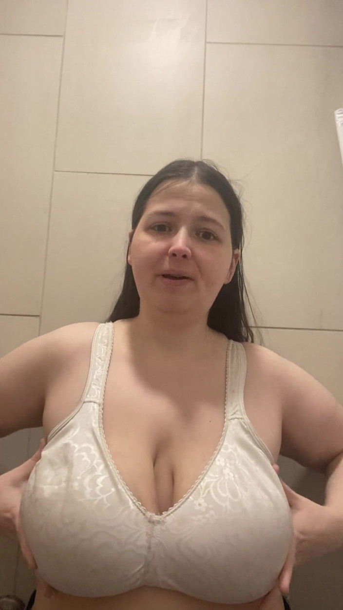 MissChrystalline: Chat, hablar de sexo, ver mis tetas y mi coño