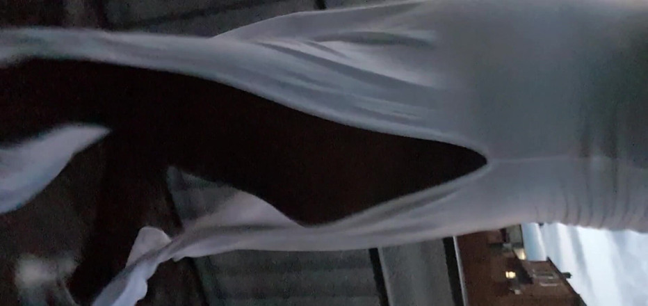 Lingeriemanx69: Biała sukienka i spacer po ulicy