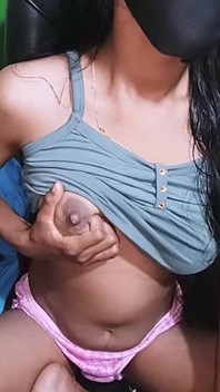 보지를 핑거링하는 인도 소녀