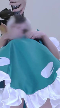 Cosplay ontmoeting. Verpleegsterstijl cosplayer deelt een speelse en intieme privésessie in karakter - deel 2