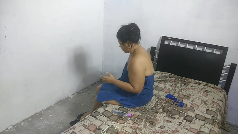 Adribella69: Üvey erkek kardeşimle kocama sadakatsizim ve o beni zengin bir...