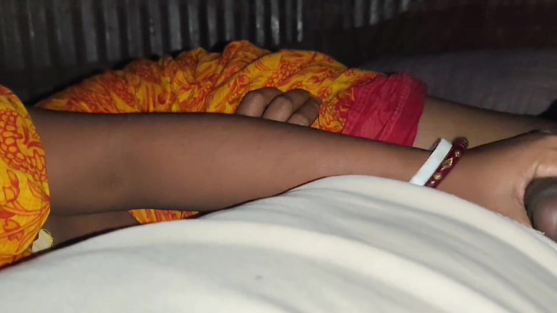 Mona sexy: Bhabhi er stieg auf mich auf und fickte mich hart