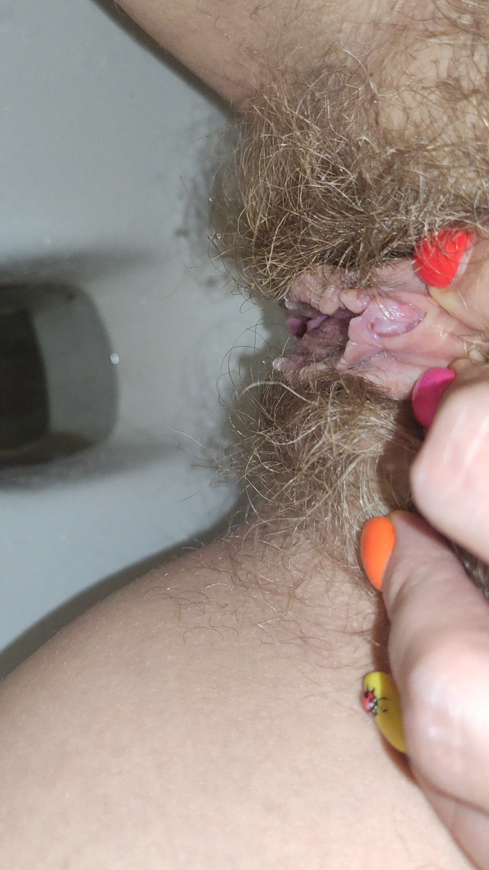 Risky Hairy Couple: Pipi