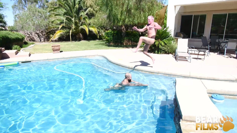 Bear Films: Bearfilms - Ursul musculos Marc Angelo fute fundul strâmt al lui...