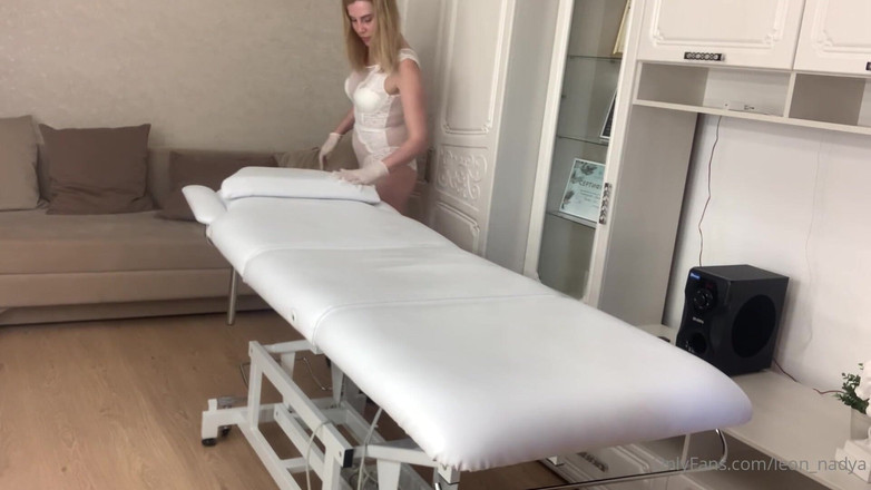 SugarNadya: Oh, es felicidad mirar a la hermosa dominatrix y masturbarse.