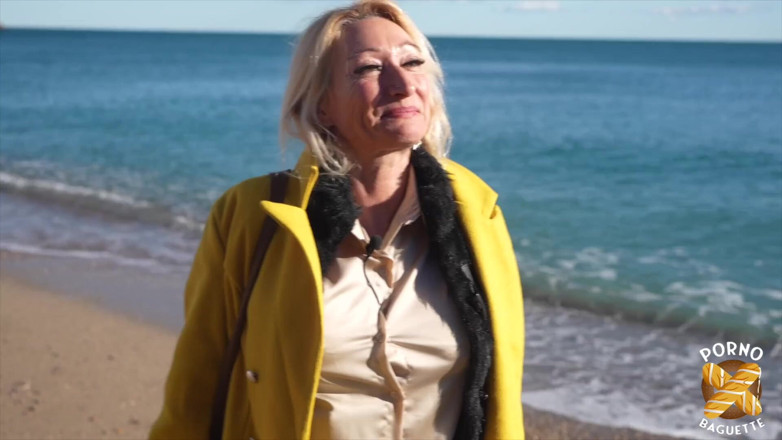 Porno Baguette: Betty, Sexy MILF, Loves Playing with Cocks
