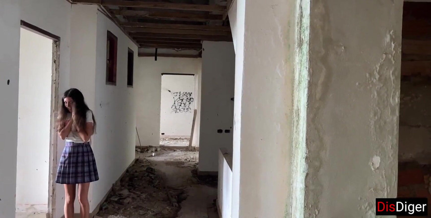 Dis Diger: Przyprowadził przyrodnią siostrę do opuszczonego domu z nietoperzami i zerżnął...