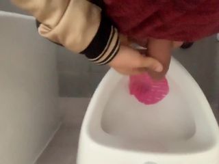 Idmir Sugary: Kollektion - oklippt pojke pissar på olika platser - Urinal, utanför