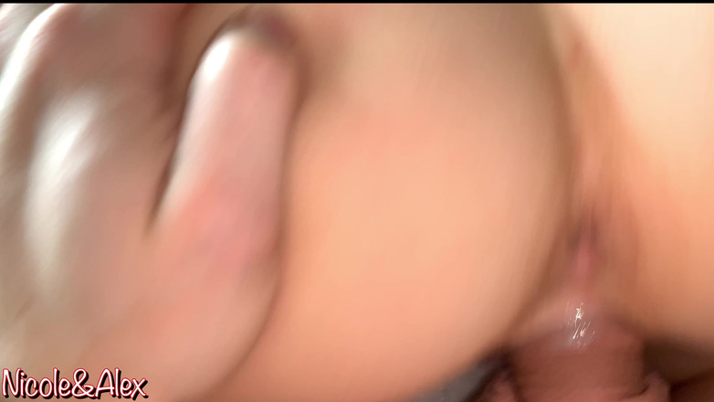 NicoleAndAlex: 내 의붓 동생은 내가 게임 콘솔을 재생할 수 없습니다. 내 보지를 따먹어