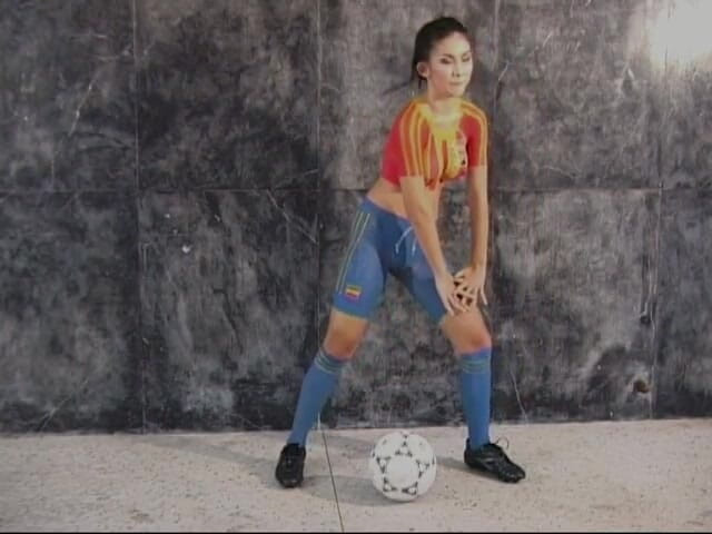 Asian Cuntz: Soccer girls getting their pictures taken