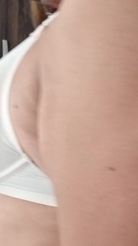 Sexy transparenter BH, berührt meine Brüste und masturbiert