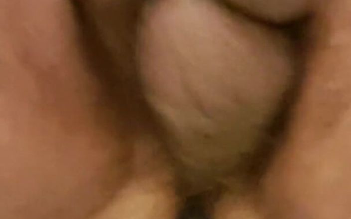 Chunky Belly Boy: Pancia oscilla e dildo in doccia