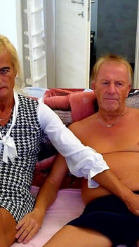 Dernier show de sexe en direct sur strip-tease, Gigi et Dave, couple de trans et d’hommes, POV, derrière la scène, sexe devant la webcam, 26.06.2025 Ep2