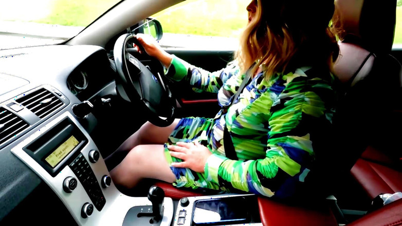 Kellycd2022: Amateur crossdresser kellycd2022 sexy milf tarde conducir en medias la...