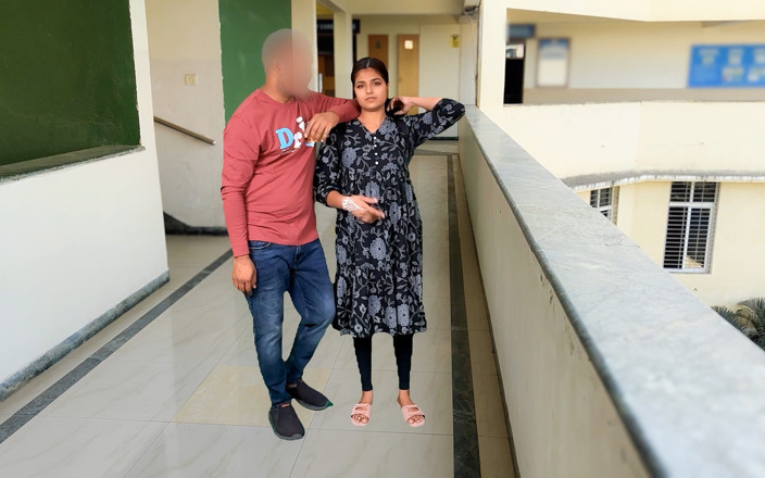 Sexy Komal: komal skool men apne boyaphraind se chudvaane lagi bindaas thukvaane...