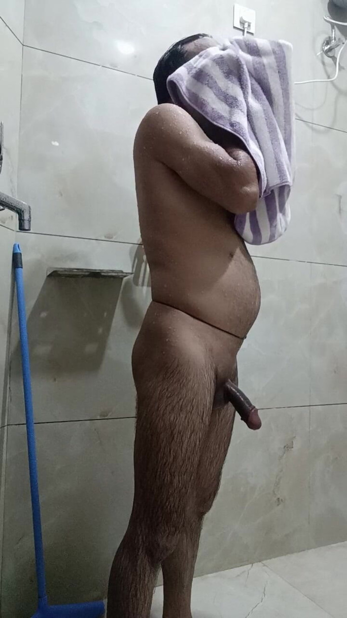 Rajasthani-old-lover: デシのホットマン、隣人の継父と軍人の継父と一緒にシャワーとマスターベーションショーを楽しみましょう。しゃぶり、セックスしましょう。