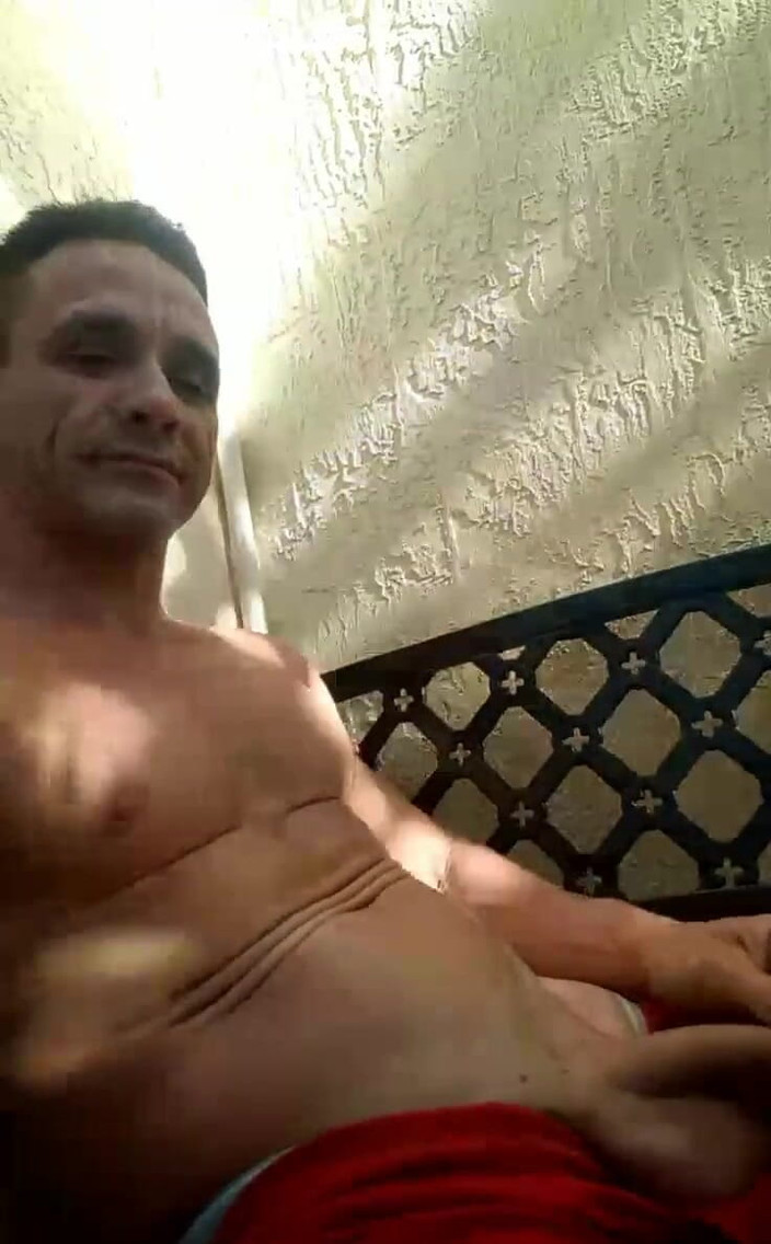 Eden Adonis: Zkouším streamovat, zatímco je nadržená