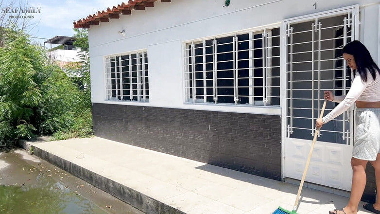 mia_and_cris_fuck: Я трахаю власника будинку, щоб заплатити йому оренду