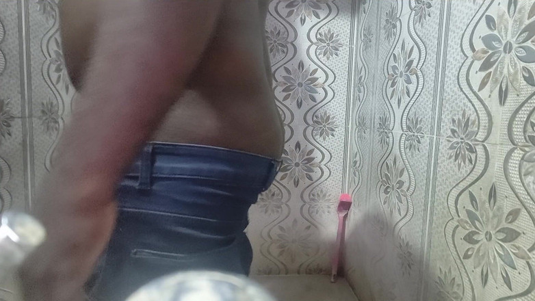 CarvingShovel: Tamil ragazzo non circonciso cazzo piscio e sega