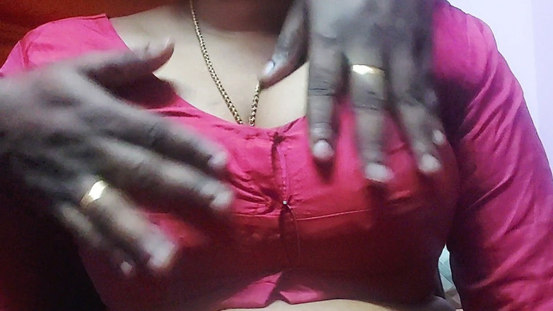 Desi Mohini: Sexy desi indická nevlastní máma prsa