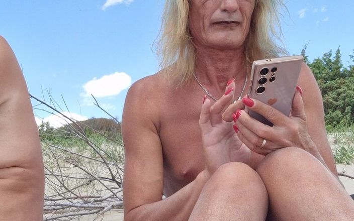 Gigi and David: Show de sexo stripchat, playa nudista, travesti y chico, Gigi...