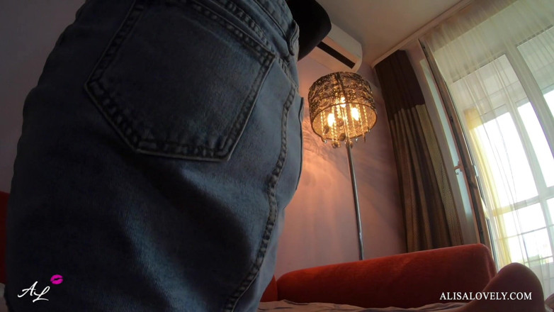 Alisa Lovely: Fucked teen girlfriend a big ass at home and cumshot