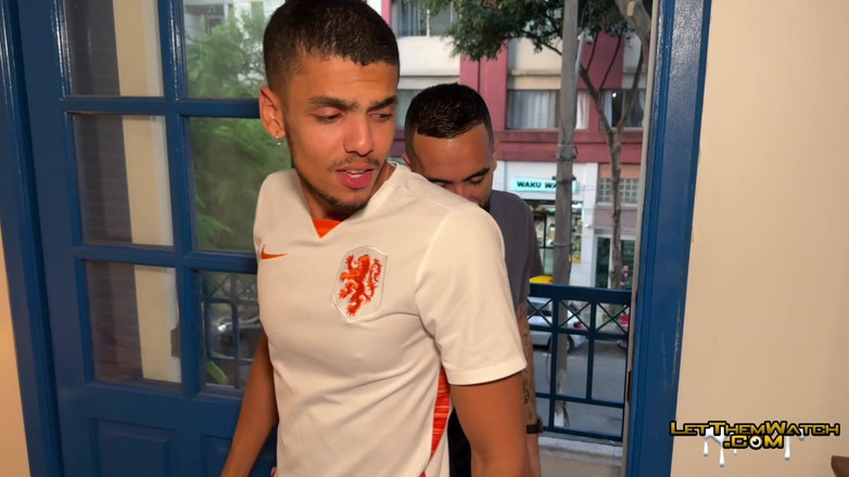 Let them watch: Muscle Bubble Fucked Bareback Juven