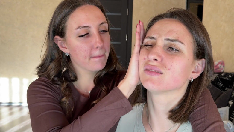 Hottie goddess: Klatsche ins gesicht, rote wange