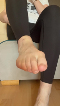 Mostra i piedi