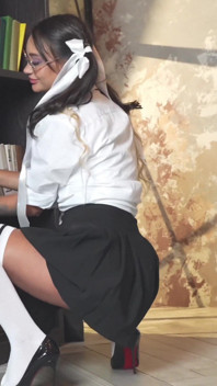 Streber-studentin monika Fox macht hausaufgaben und fickt sich mit Banane in muschi & Arsch, mit Prolaps, Squirting & full, stecke banane in den arsch