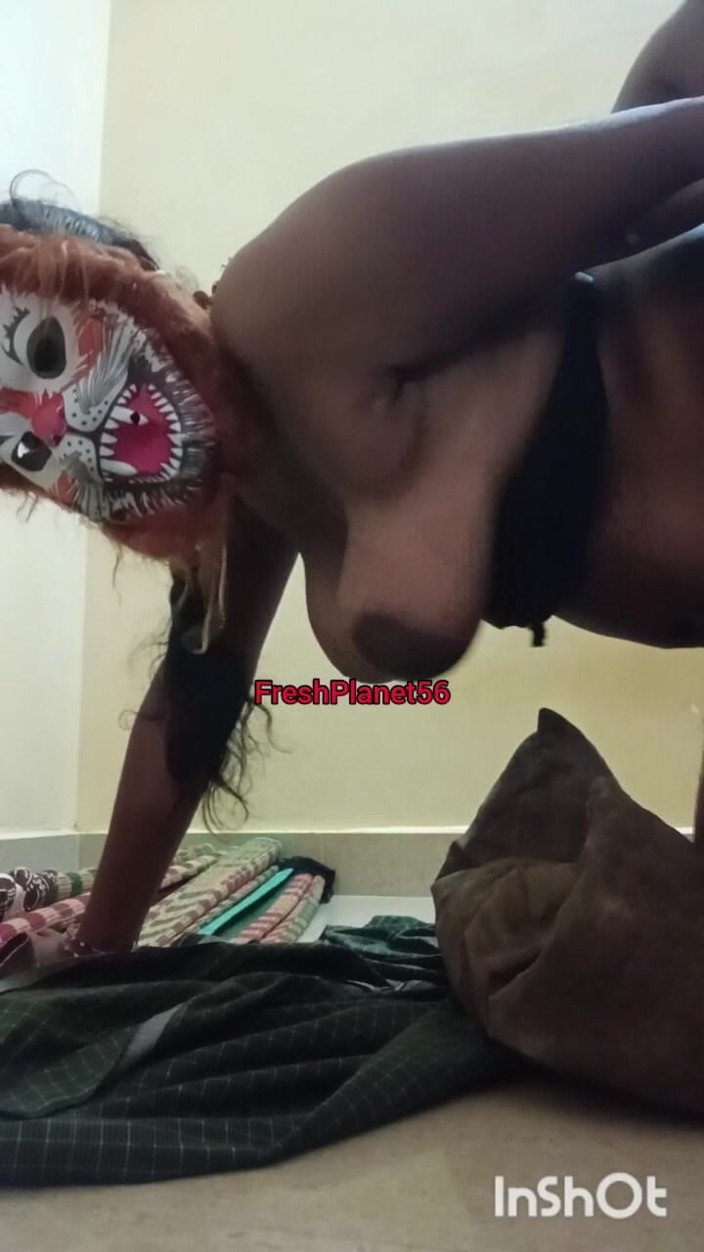 Blacky titty: Tía tamil en modo perrito