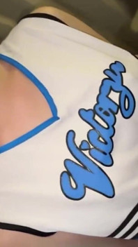 Eksperyment z wibratorem Odkrywanie punktów przyjemności, subtelne reakcje budują się w ciekawy intymny moment odkrycia Kąt 1