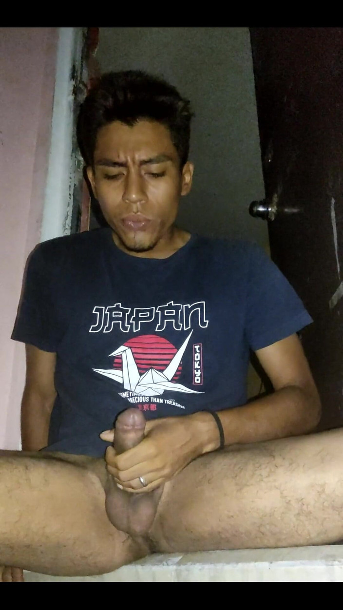 AlexAlejandro13: बाहर बरामदे में दुहना