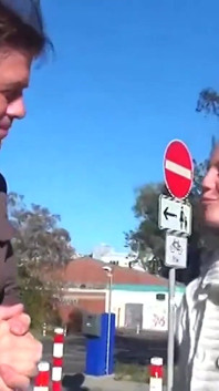 Cocky Man sbírá německou dívku, která má vždy náladu na šukání