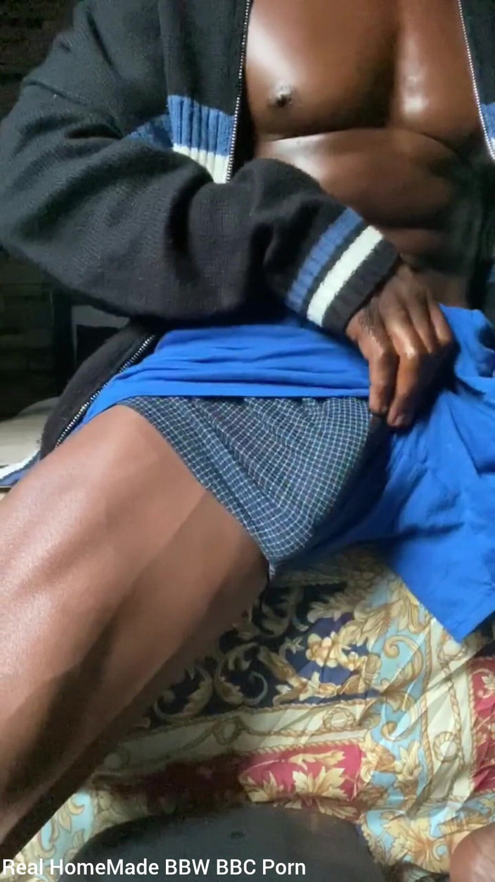 Big black cock BBCee: 抚摸我的大黑屌，扔了我的拳击手短裤