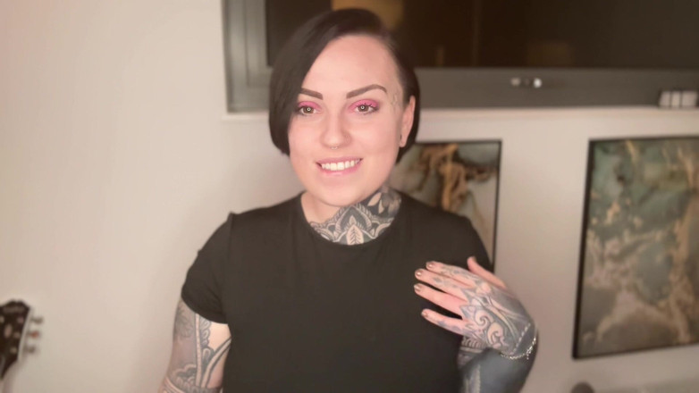 Miss Valentina: Покажи мне эти трусики