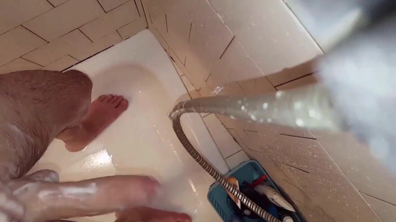 WhiteboiF: Playing and Washing My Dick in the Shower