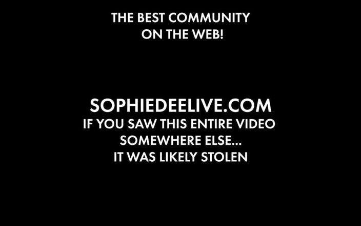 Sophie Dee: Sophie Dee трахается в сисечках в красном нижнем белье
