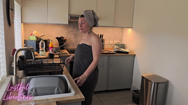 Lustful Libertines: Creampie ibu tiri matang berbulu saya. MILF curang tidak dapat...