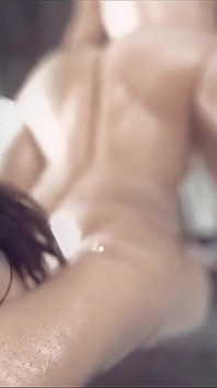 Napalona milf dziwka dostaje intensywną cipkę walenie w dół spust z twardego jebanie