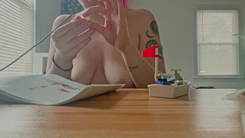 lilredvelvettt: Nahoře bez lego stavěčky Asmr