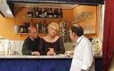 German Homemade: Edepsiz Alman sarışın barda şaplak yiyor ve sert sikiliyor