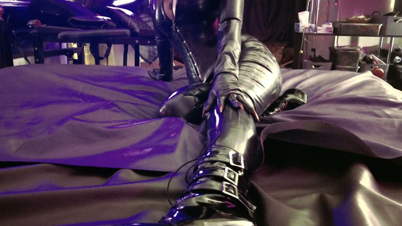 Eva Latexxx: Ева, Латекс, Фетиш, Бдсм, Госпожа, Соло-доминатрикс, Комбинезон, Резина, Высокие Каблуки, Очки, Милфа, Большая Попа, Ноги, Перчатки